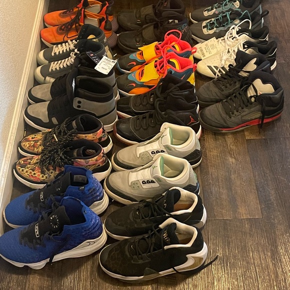 Medium Adidas jacket,mens Jordan sweatsuit,medium warriors jacket,shoes 6-8.5men - Picture 6 of 10